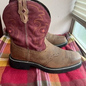 Women's Justin Gypsy Burgundy-Rose/Light Brown Leather Short-calf Boots size 8B